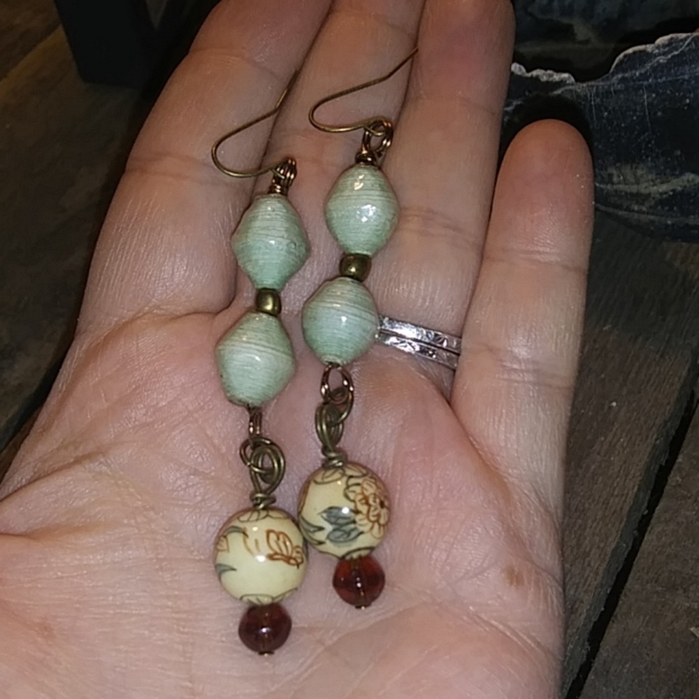 NWT Handmade Paper Bead Earrings - Picture 4 of 4